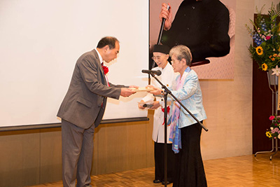 名誉理事　詹石窗　四川大学老子研究員院長・四川大学教授